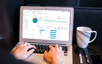 Strategia CRM, digital e comunicazione: un ecosistema circolare per il fundraising